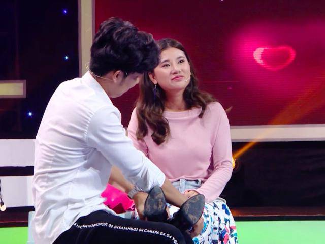 Vì yêu mà đến: Nữ diễn viên xinh đẹp gây sốc khi mang ảnh cưới đến tỏ tình