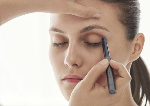 Có tuyệt chiêu này rồi chẳng cần phẫu thuật cũng có mắt 2 mí tròn xoe - 4