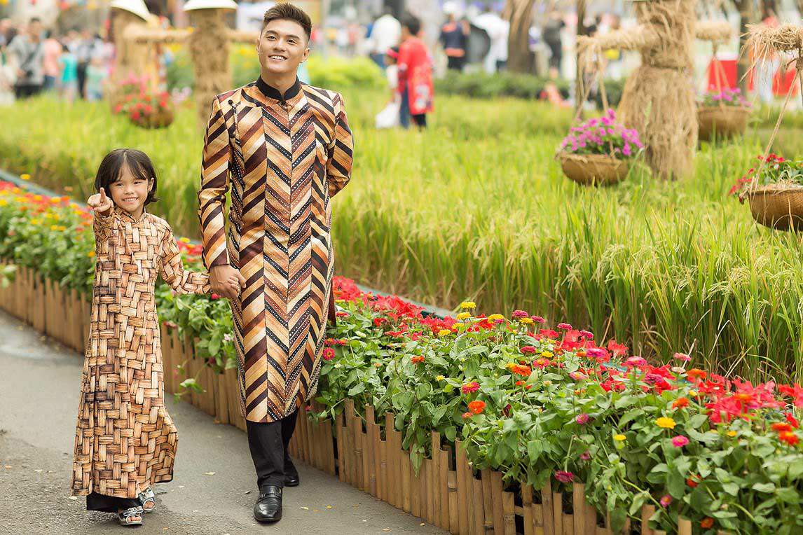 Không chỉ các người đẹp mà ngay cả mỹ nam Vbiz cũng diện áo dài du xuân - 9