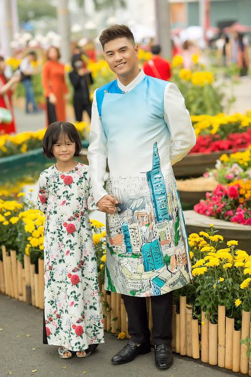 Không chỉ các người đẹp mà ngay cả mỹ nam Vbiz cũng diện áo dài du xuân - 10