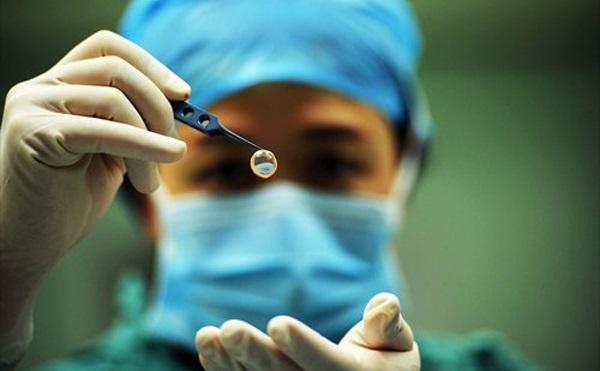 Hà Nội: Bé gái 7 tuổi hiến giác mạc và câu nói của người mẹ khiến nhiều người nghẹn ngào - 2