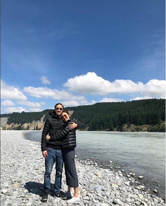 Vợ chồng Tăng Thanh Hà ngày càng tình cảm sau khi cô mang thai em bé thứ 3 - 1