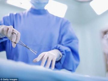 Nghi ngoại tình, vợ cắt phăng "của quý" lúc chồng đang ngủ, ném thẳng xuống bồn cầu