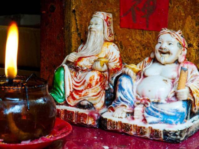 Nghe Thượng tọa Thích Minh Hóa hướng dẫn sắp lễ cúng Thần Tài cầu lộc cả năm