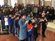 Tin tức - Hàng dài các em nhỏ tiễn đưa bé gái 7 tuổi hiến giác mạc về nơi an nghỉ cuối cùng