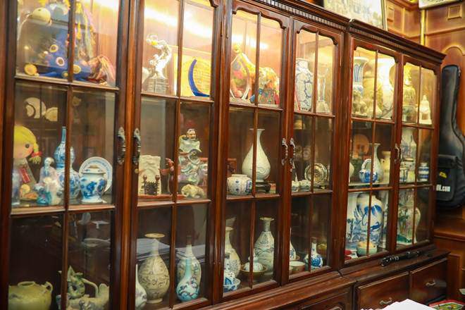 Thăm phòng làm việc với bộ sưu tập cổ vật đồ sộ của amp;#34;Táo Quy Hoạchamp;#34; - 3