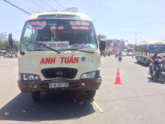 Công an nói về vụ xe khách tông 6 người, kéo lê cô gái - 3