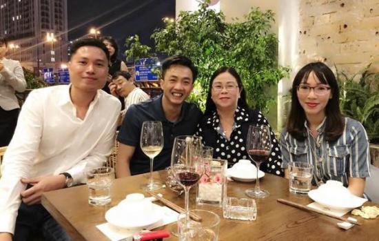 Cường Đôla - Đàm Thu Trang dính lấy nhau không rời sau khi về quê ăn Tết - 5