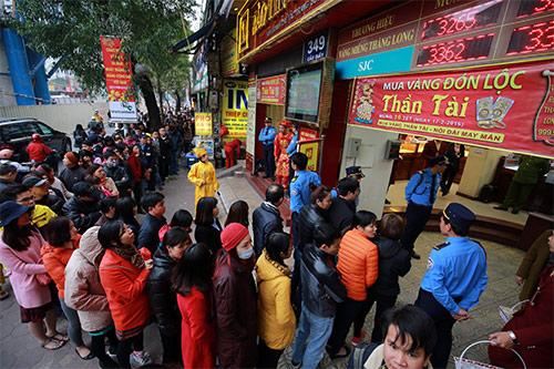 Giá vàng hôm nay 25/2: Ngày Vía Thần Tài giá vàng bán ra cán mốc 37,60 triệu đồng/lượng - 1