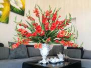 Nhà đẹp - Đâu chỉ tỏa tròn mới đẹp, hoa lay ơn còn nhiều cách cắm độc lạ khác ai nhìn cũng mê