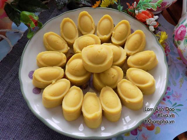 Ngày vía Thần tài làm bánh đậu xanh hình thỏi vàng để cầu may - 8
