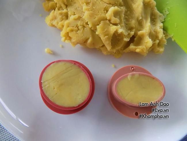 Ngày vía Thần tài làm bánh đậu xanh hình thỏi vàng để cầu may - 6