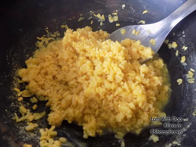 Ngày vía Thần tài làm bánh đậu xanh hình thỏi vàng để cầu may - 3