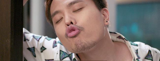 Đang chu môi hôn gái trong mơ, Trịnh Thăng Bình xém ngất vì cháu ngoại amp;#34;rạch trờiamp;#34; rơi xuống - 1