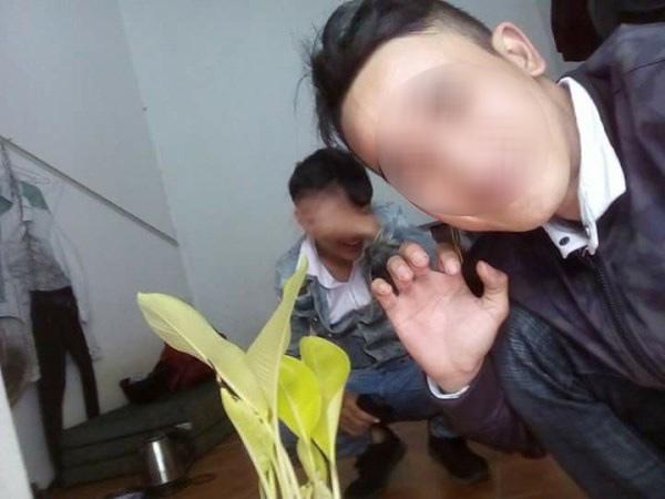 Đây chính là cây chuối amp;#34;chấtamp;#34; nhất Tết 2018: Chủ về quê, hiên ngang đội gạch mọc giữa phòng - 4