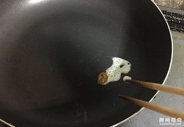 Đây chính là cây chuối amp;#34;chấtamp;#34; nhất Tết 2018: Chủ về quê, hiên ngang đội gạch mọc giữa phòng - 6