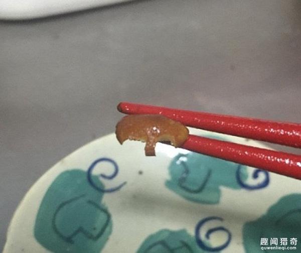 Đây chính là cây chuối amp;#34;chấtamp;#34; nhất Tết 2018: Chủ về quê, hiên ngang đội gạch mọc giữa phòng - 7