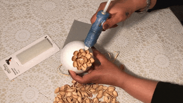 Sau Tết nhà nhiều vỏ hạt dẻ cười, nhớ giữ lại làm thứ này, đảm bảo hàng xóm cũng mê - 4