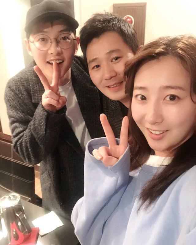 Ngôi sao 24/7: Mấy ai chiều vợ như Song Joong Ki, đưa vợ đi du lịch cùng hội bạn thân - 2