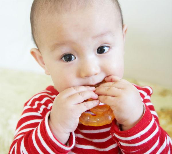 Những lưu ý khi trẻ thay răng sữa để bé sở hữu hàm răng đều và đẹp khi lớn - 1