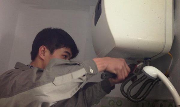 Thêm một vụ cháy bình nóng lạnh khi quên tắt lúc sử dụng: Đừng đùa với thần chết! - 5