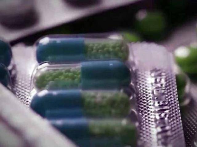 Tự ý dùng kháng sinh để chữa sốt, người phụ nữ bỗng mất luôn đôi mắt