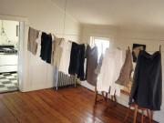 Sức khỏe - Rước bệnh vì thói quen phơi, sấy quần áo ẩm trong nhà vào mùa nồm