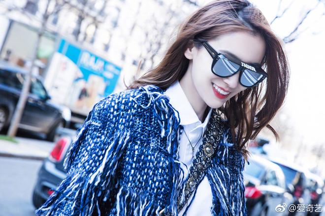 Ngôi sao 24/7: Ai cũng nói Phạm Băng Băng có thần thái mà quên Angelababy cũng rất xuất chúng - 1