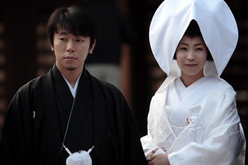 Cô dâu Nhật Bản mặc kimono trắng tượng trưng cho sự thuần khiết.
