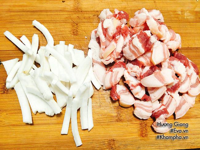 Cách làm thịt kho dừa thơm ngon, béo giòn quen mà vẫn ngon - Bếp Eva