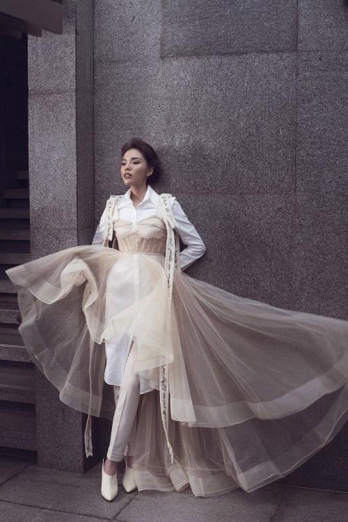 Hơn Kỳ Duyên 14 tuổi, Lý Nhã Kỳ vẫn trẻ trung như hai chị em khi đụng váy - 7