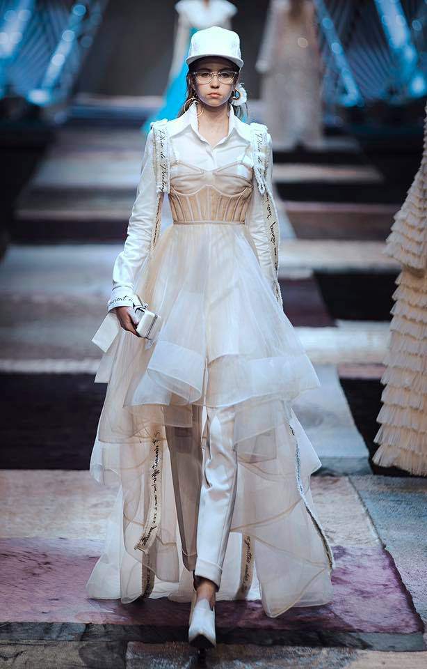 Hơn Kỳ Duyên 14 tuổi, Lý Nhã Kỳ vẫn trẻ trung như hai chị em khi đụng váy - 10