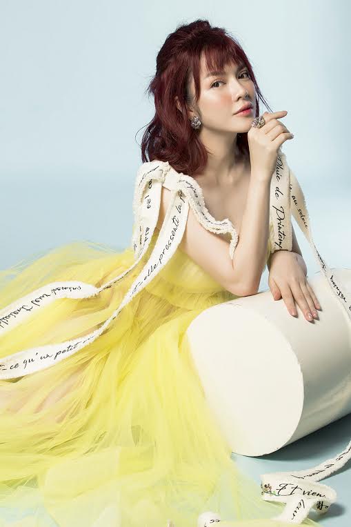 Hơn Kỳ Duyên 14 tuổi, Lý Nhã Kỳ vẫn trẻ trung như hai chị em khi đụng váy - 2