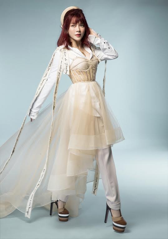 Hơn Kỳ Duyên 14 tuổi, Lý Nhã Kỳ vẫn trẻ trung như hai chị em khi đụng váy - 6