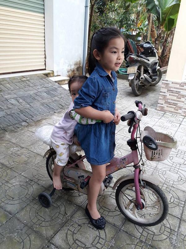 Có phải “Có em thì mẹ không chăm con nữa?” và bức ảnh khiến mẹ bỉm sữa trăn trở - 5
