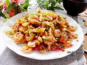 Bếp Eva - Bao nhiêu cơm cũng hết với tôm rim dưa món đậm đà