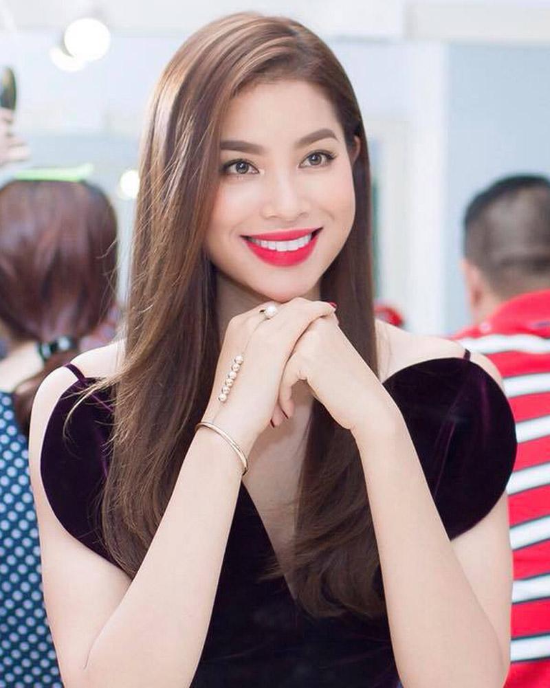 Mai Thu Huyền 39 tuổi vẫn như thiếu nữ, Mai Phương Thúy amp;#34;lạ hoắcamp;#34;  vì lông mày cứng đơ! - 2