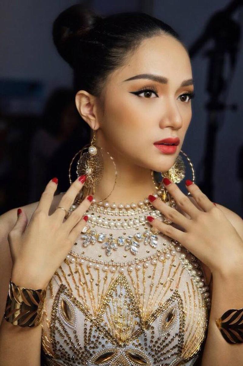 Mai Thu Huyền 39 tuổi vẫn như thiếu nữ, Mai Phương Thúy amp;#34;lạ hoắcamp;#34;  vì lông mày cứng đơ! - 3