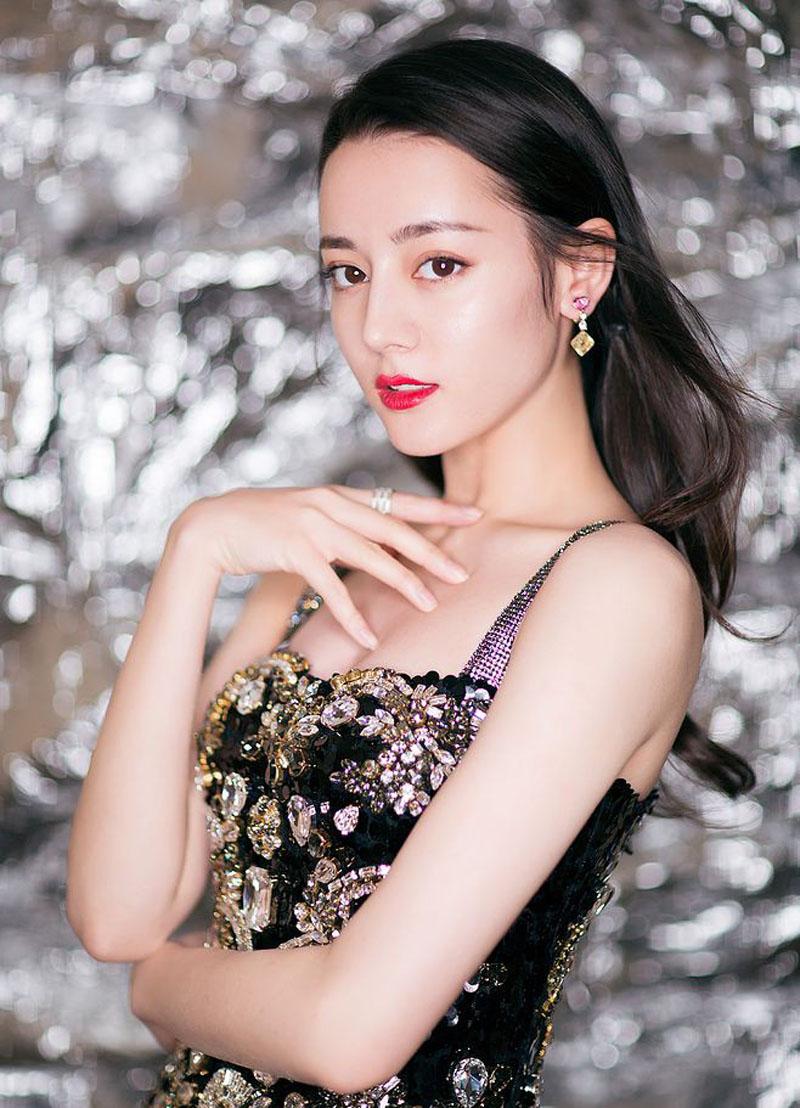 Mai Thu Huyền 39 tuổi vẫn như thiếu nữ, Mai Phương Thúy amp;#34;lạ hoắcamp;#34;  vì lông mày cứng đơ! - 4