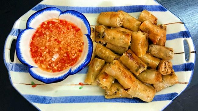 Làm kiểu gì cũng hỏng, cô nàng nhờ dân mạng chỉ cách làm nem giòn và đây là bí quyết - 1