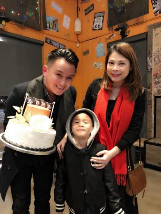 Bạn trai Việt kiều hôn Thanh Thảo đắm đuối trong tiệc sinh nhật cô - 5