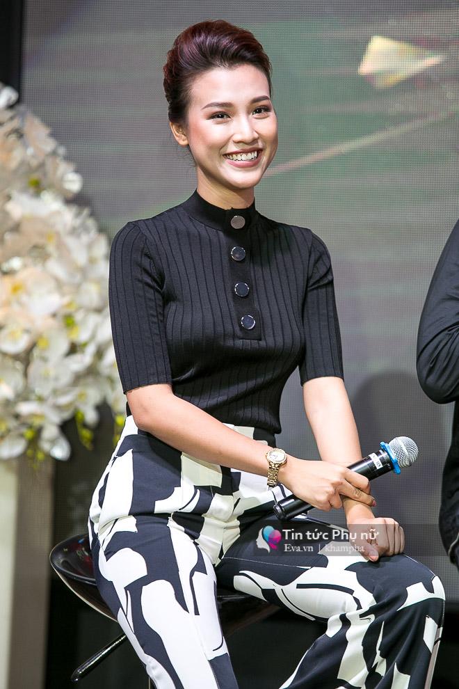 Hoàng Oanh bất ngờ tiết lộ về amp;#39;mối tình đầuamp;#39; điển trai khi cùng xuất hiện tại sự kiện - 4