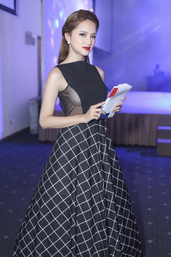 Đâu chỉ xinh đẹp - biết ca hát, Hương Giang Idol còn cực đa-zi-năng, sở hữu amp;#34;hàng táamp;#34; tài lẻ - 2