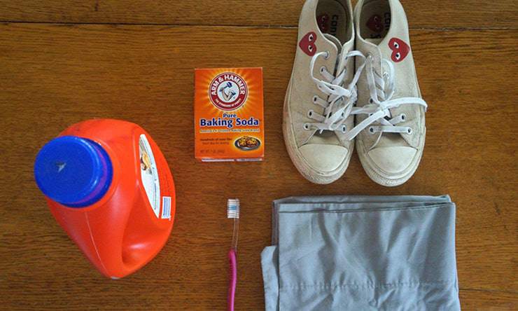 Mẹo xử lý vết ố bẩn, bã kẹo cao su trên giày chị em nên biết! - 3