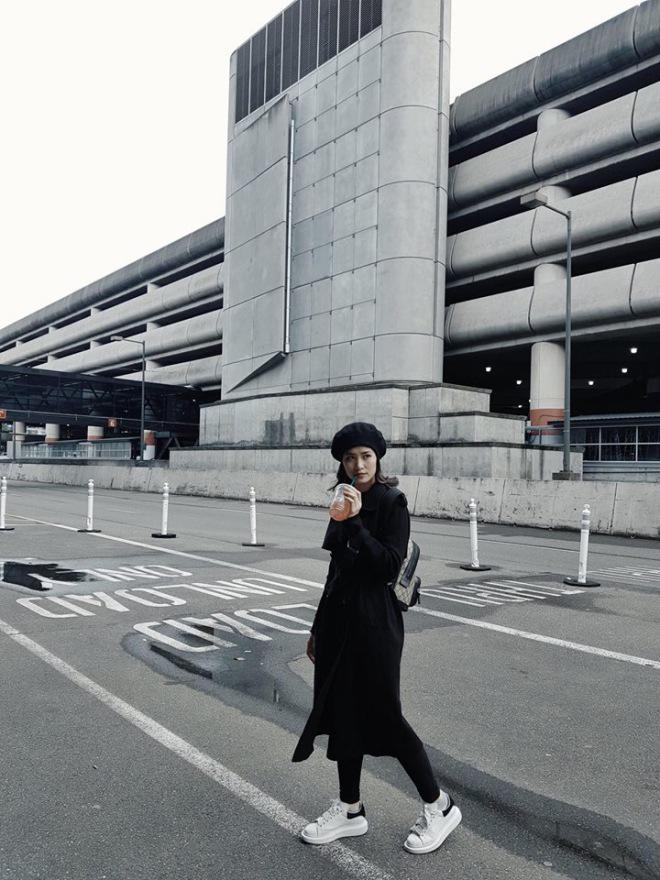 Người hâm mộ lo lắng khi Đông Nhi bị mất 6 vali hành lý tại Mỹ - 2