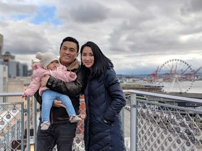 Sao Việt 24h: amp;#34;Bố bỉm sữaamp;#34; Lam Trường và vợ tự nấu xôi, nấu chè mừng sinh nhật con gái - 4