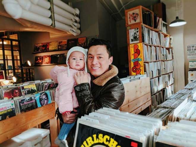 Sao Việt 24h: amp;#34;Bố bỉm sữaamp;#34; Lam Trường và vợ tự nấu xôi, nấu chè mừng sinh nhật con gái - 5