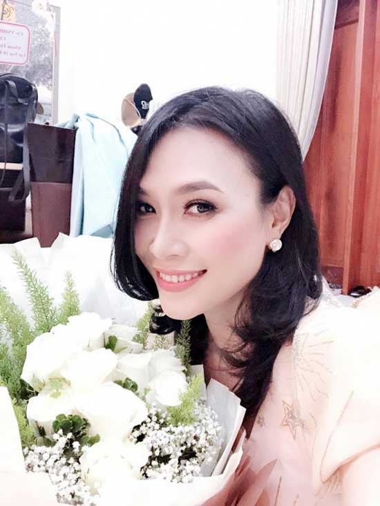 Sao Việt 24h: amp;#34;Bố bỉm sữaamp;#34; Lam Trường và vợ tự nấu xôi, nấu chè mừng sinh nhật con gái - 10