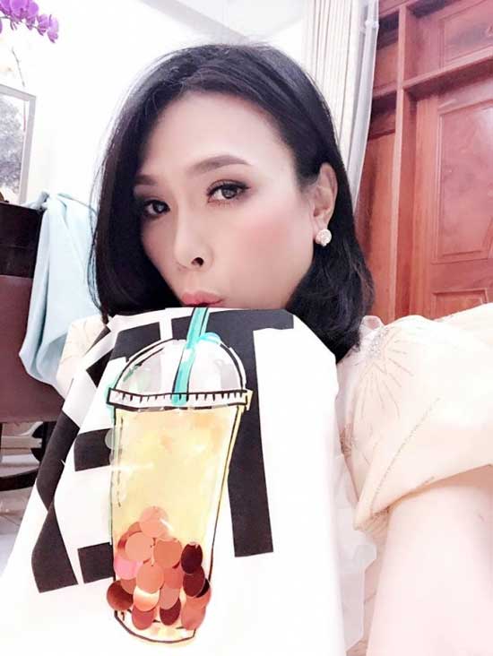 Sao Việt 24h: amp;#34;Bố bỉm sữaamp;#34; Lam Trường và vợ tự nấu xôi, nấu chè mừng sinh nhật con gái - 11