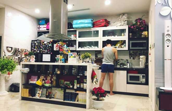 Sao Việt 24h: amp;#34;Bố bỉm sữaamp;#34; Lam Trường và vợ tự nấu xôi, nấu chè mừng sinh nhật con gái - 14